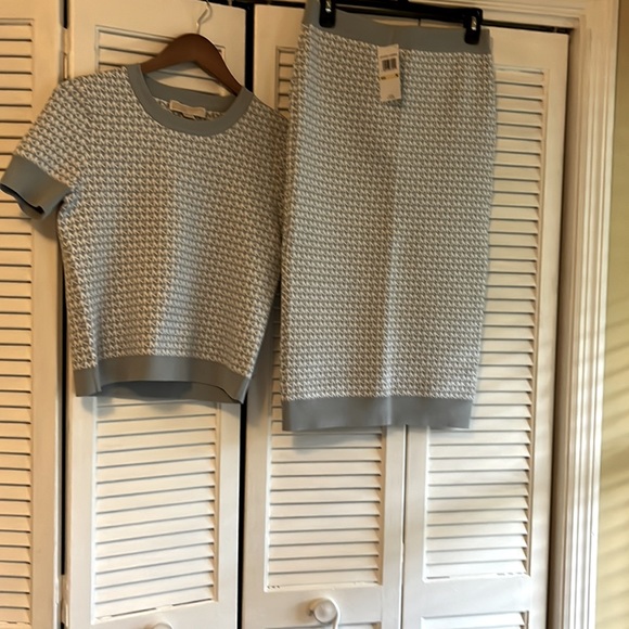 Micheal Kors skirt and sweater - Picture 3 of 6